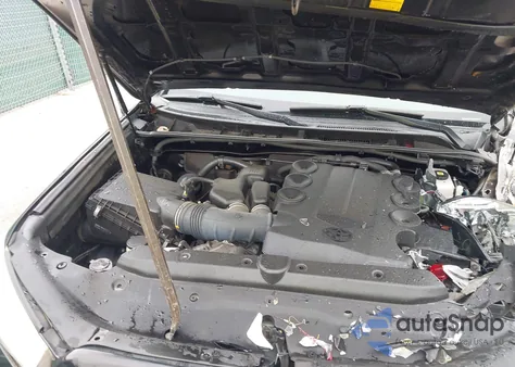 2011 Toyota 4Runner Sr5 V6 z USA, uszkodzony, nr VIN JTEBU5JR0B5047361